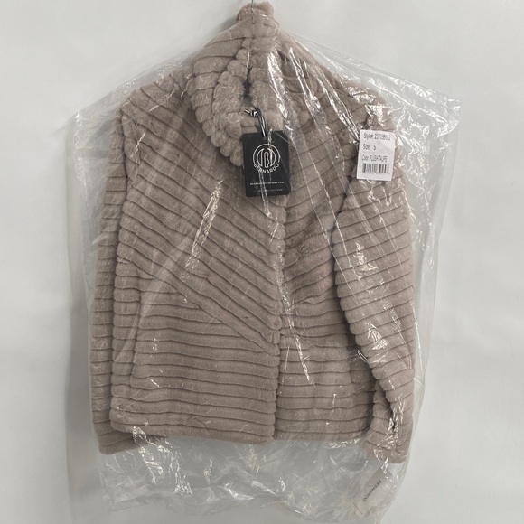 Bernardo Posh Faux Fur Jacket Cozy Soft Contemporary Casual Size Small - Picture 2 of 12